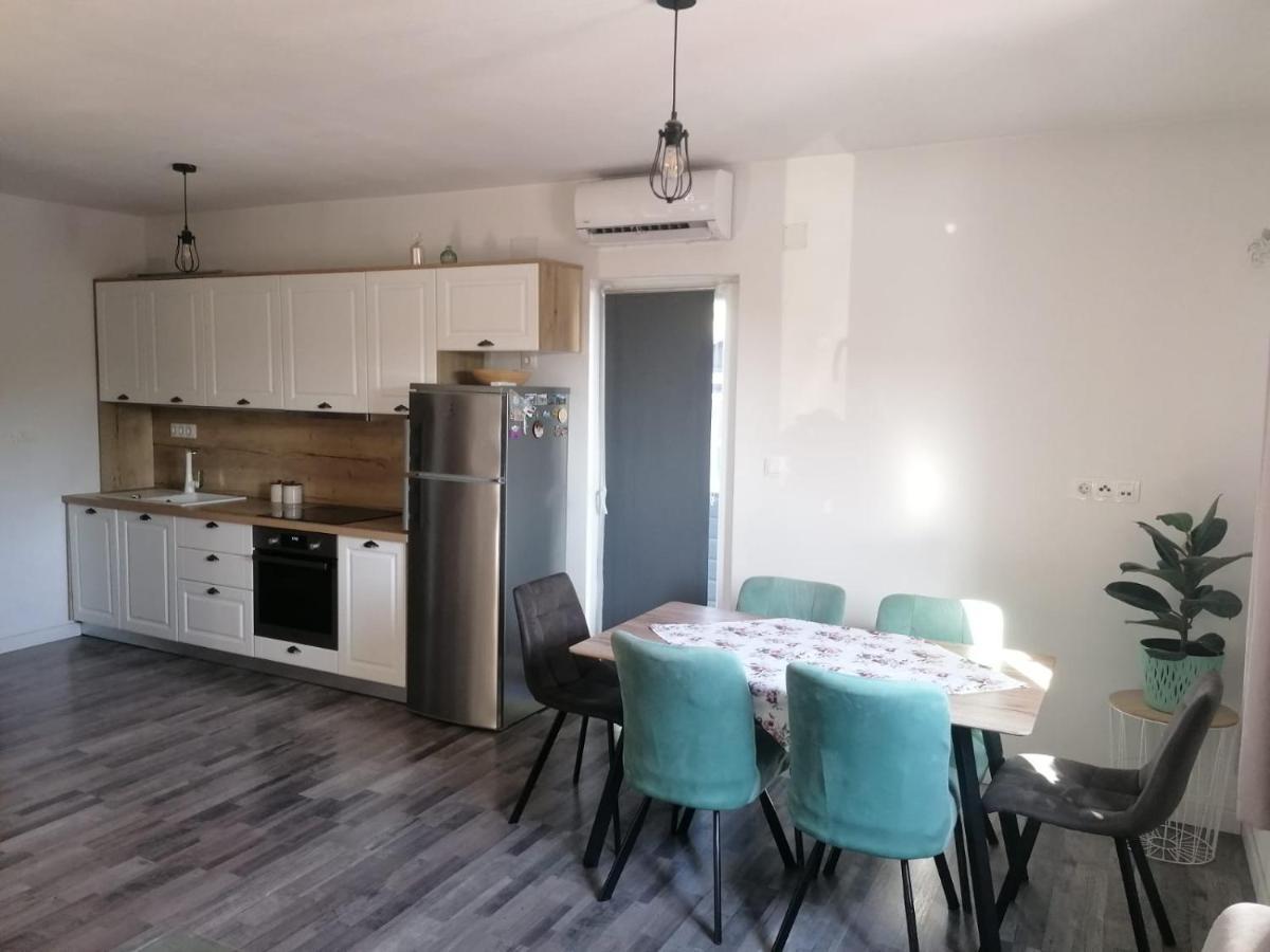 Apartments Nana Biograd Na Moru Exterior photo